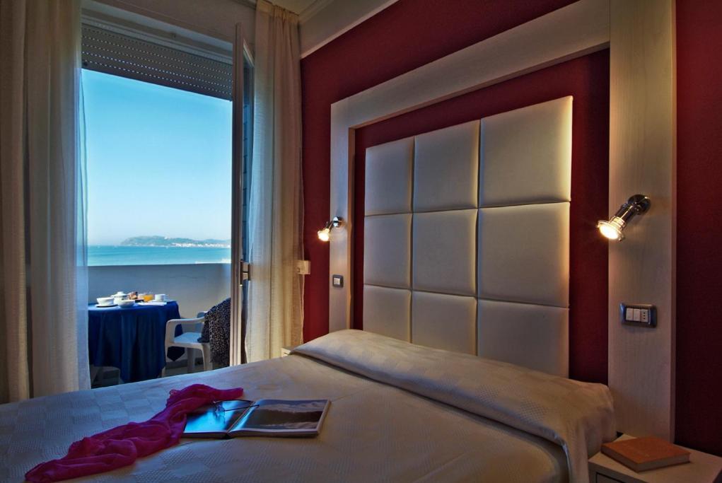 Alexandra Plaza Hotel ريتشوني المظهر الخارجي الصورة