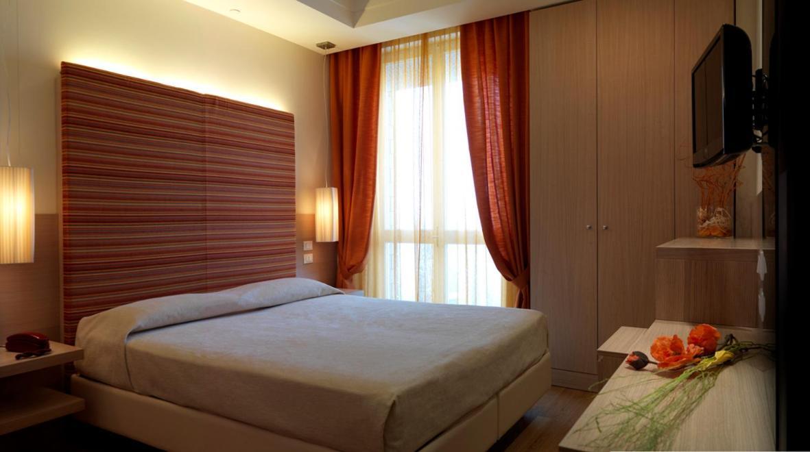 Alexandra Plaza Hotel ريتشوني المظهر الخارجي الصورة