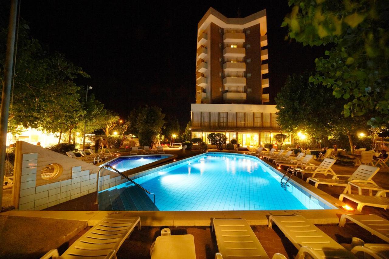Alexandra Plaza Hotel ريتشوني المظهر الخارجي الصورة
