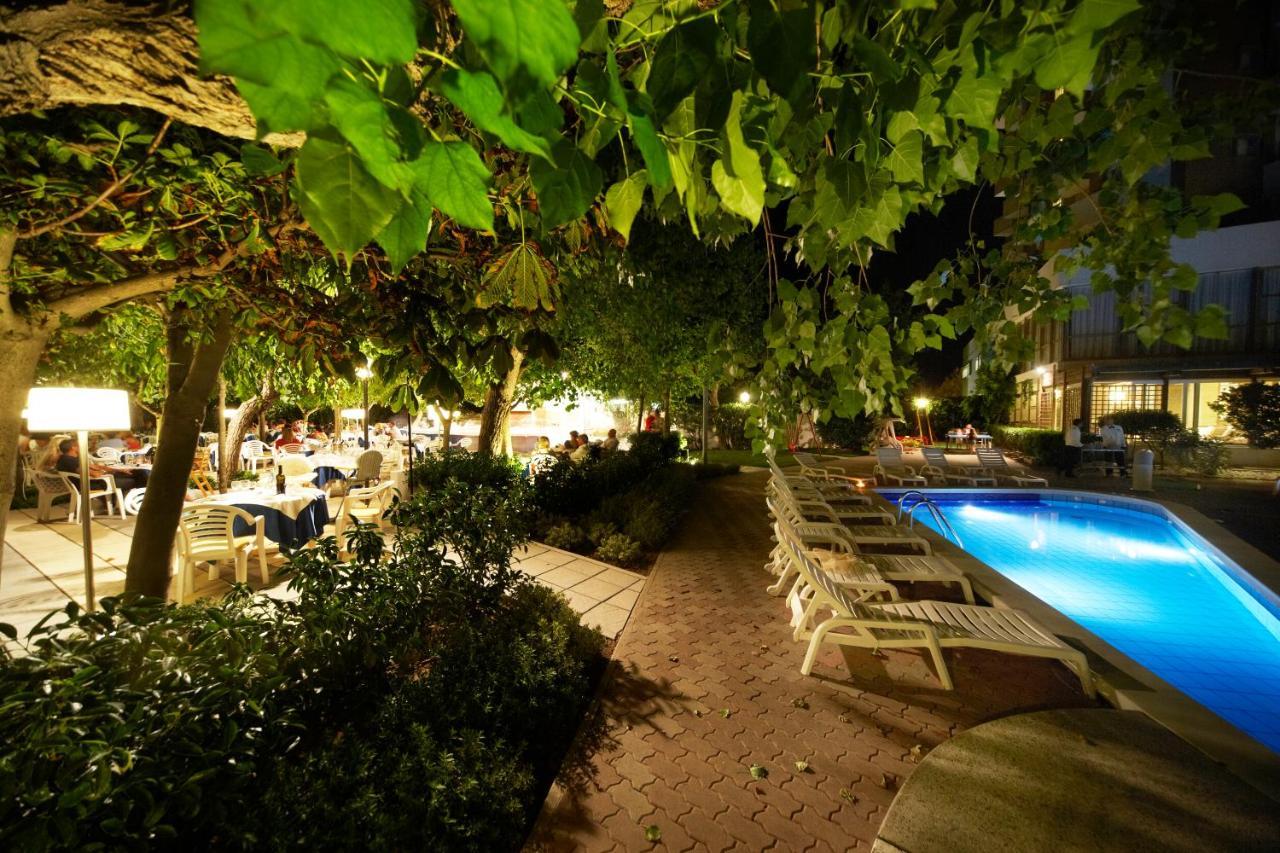 Alexandra Plaza Hotel ريتشوني المظهر الخارجي الصورة