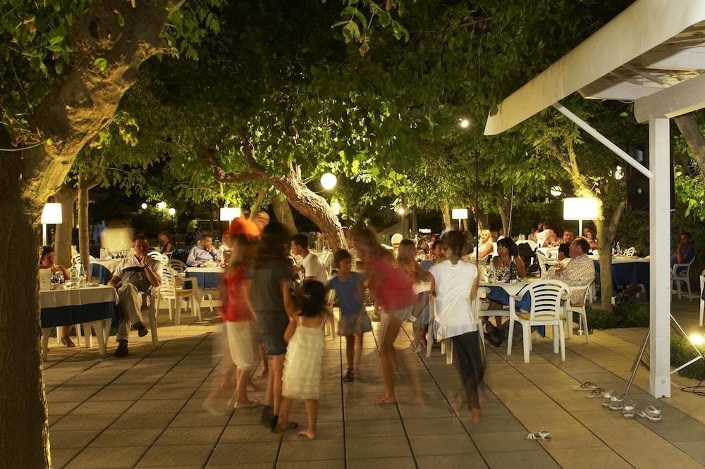 Alexandra Plaza Hotel ريتشوني المظهر الخارجي الصورة