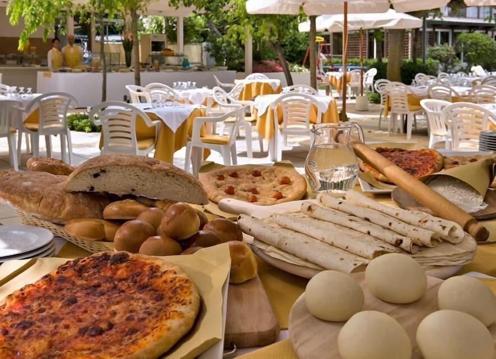 Alexandra Plaza Hotel ريتشوني المظهر الخارجي الصورة