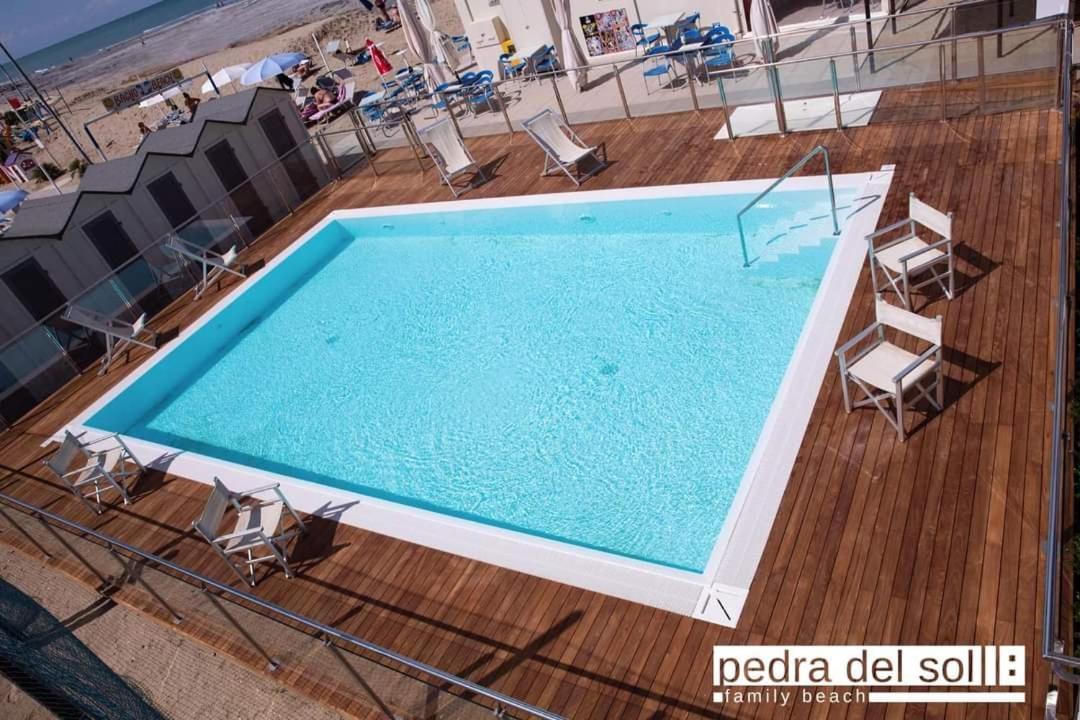Alexandra Plaza Hotel ريتشوني المظهر الخارجي الصورة