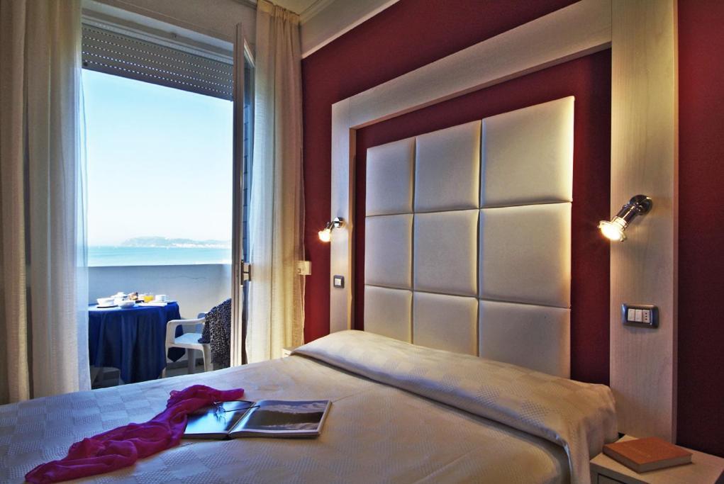 Alexandra Plaza Hotel ريتشوني المظهر الخارجي الصورة